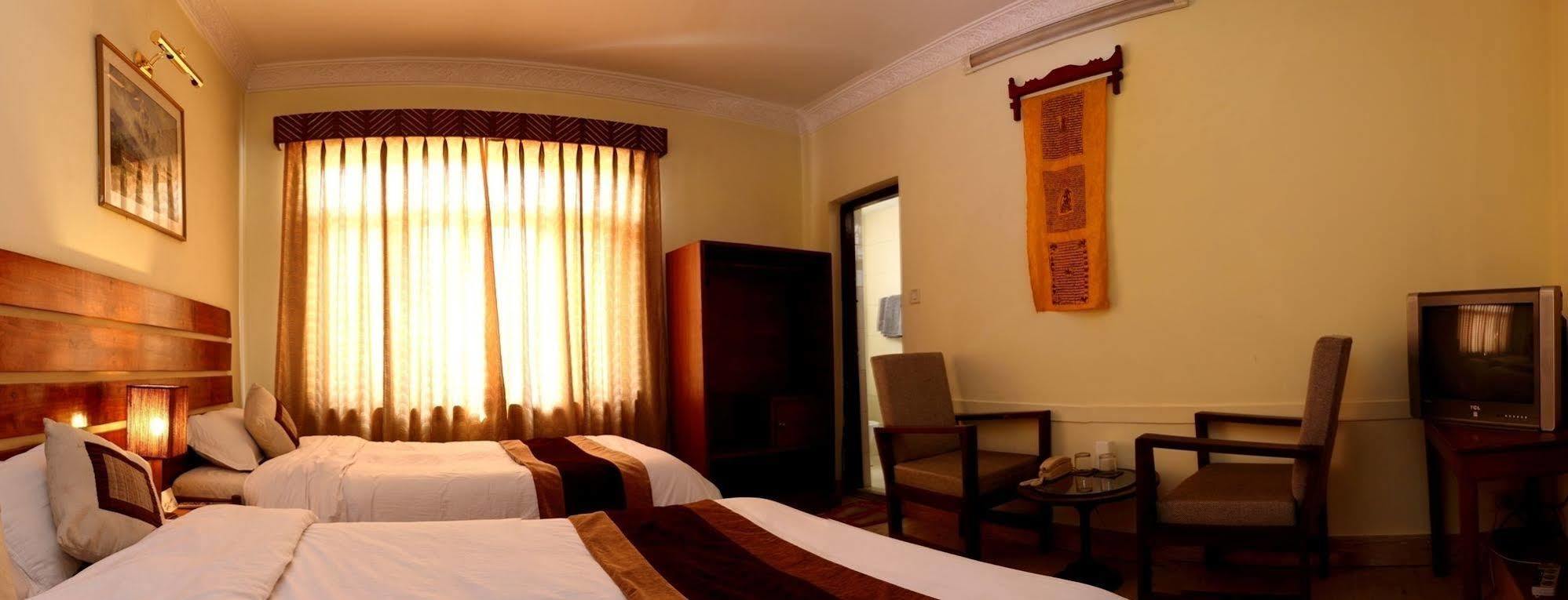 Hotel Thorong Peak Катманду Экстерьер фото